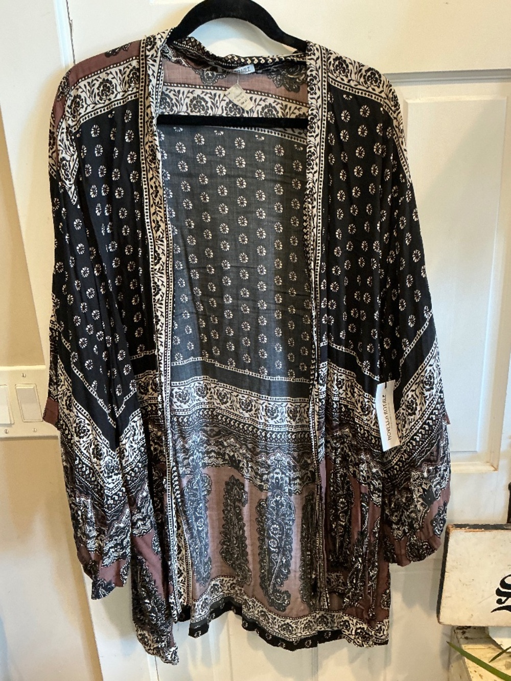 Novella Royale kimono wrap in stunning colors!  Brand new with tags!  OSFM!